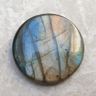 Labradoryt kaboszon fi 34 mm nr B724