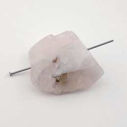 Kwarc różowy bryłka z dziurką 27x16 mm nr 15