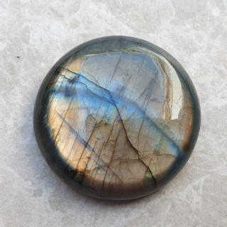 Labradoryt kaboszon fi 30 mm nr B727