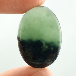 Nephrite cabochon 29x20 mm no 133