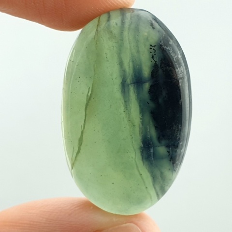 Nefryt kaboszon 32x20 mm nr 173