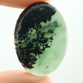 Nephrite cabochon 29x21 mm no 259