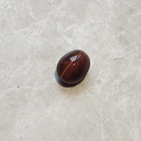 Scapolite cat's eye cabochon 11x9 mm no 107