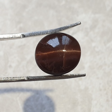 Skapolit kocie oko kaboszon 12x12 mm nr 122