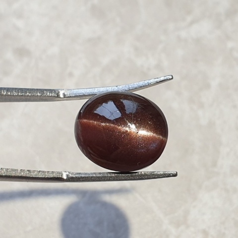 Scapolite cat's eye cabochon 14x12 mm no 84