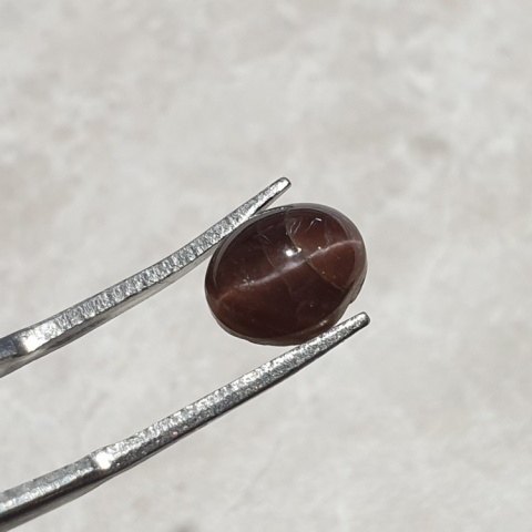 Skapolit kocie oko kaboszon 9x8 mm nr 195