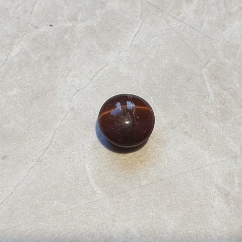 Scapolite cat's eye cabochon fi 9x mm no 37