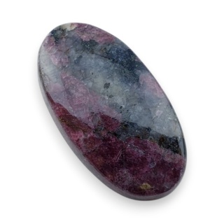 Eudialit kaboszon 26x14 mm nr 67