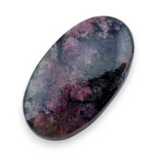 Eudialit kaboszon 26x15 mm nr 82