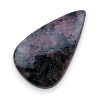 Eudialit kaboszon 28x16 mm nr 31