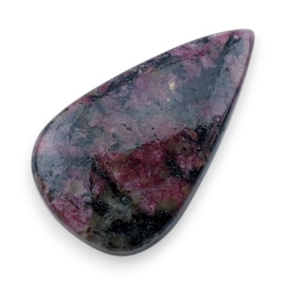 Eudialit kaboszon 28x16 mm nr 71