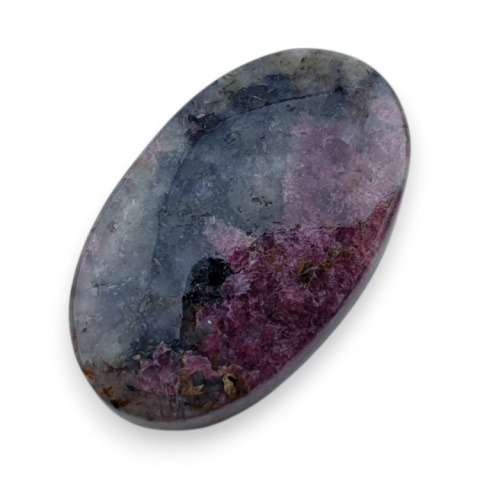 Eudialit kaboszon 28x17 mm nr 86