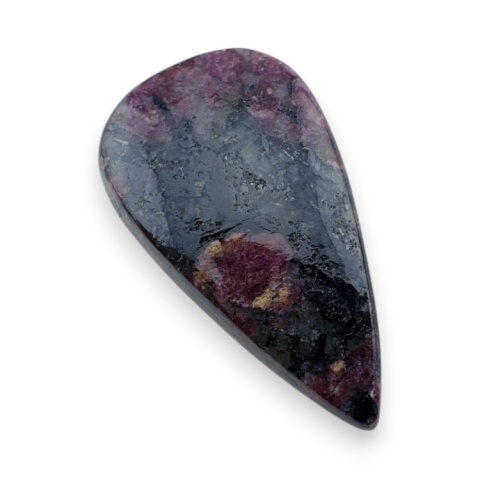 Eudialyte cabochon 29x16 mm no 88