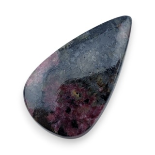 Eudialit kaboszon 30x17 mm nr 84