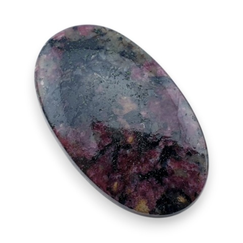 Eudialit kaboszon 30x18 mm nr 62