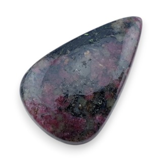 Eudialit kaboszon 30x19 mm nr 14