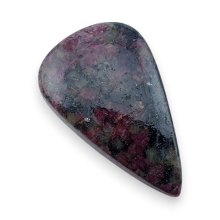 Eudialit kaboszon 30x19 mm nr 14