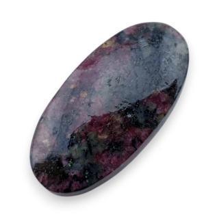 Eudialit kaboszon 31x16 mm nr 58