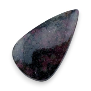 Eudialit kaboszon 31x18 mm nr 26