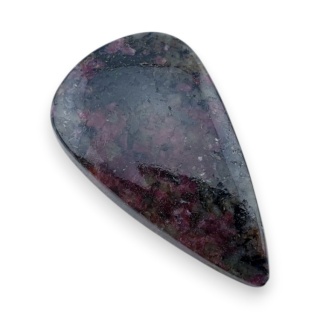 Eudialit kaboszon 31x18 mm nr 26