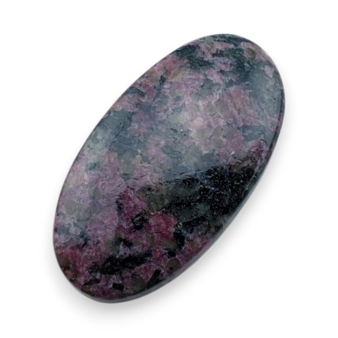 Eudialit kaboszon 32x17 mm nr 54