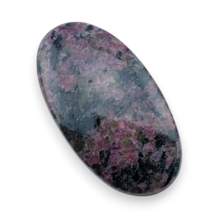 Eudialit kaboszon 32x17 mm nr 54