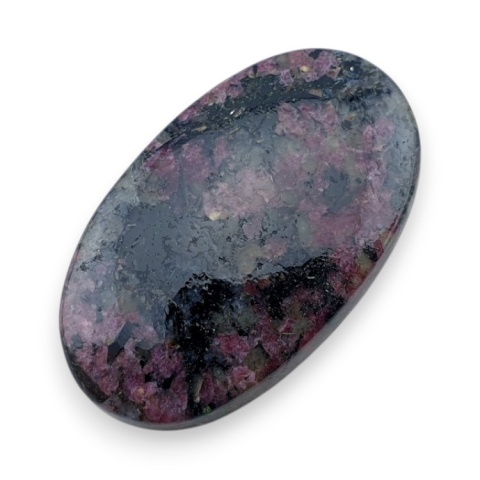 Eudialit kaboszon 33x19 mm nr 15