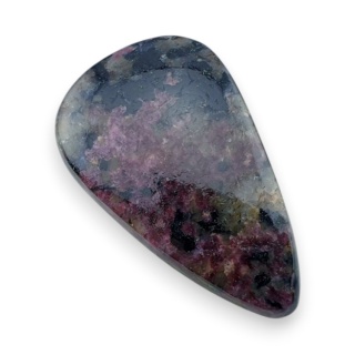 Eudialit kaboszon 33x20 mm nr 10