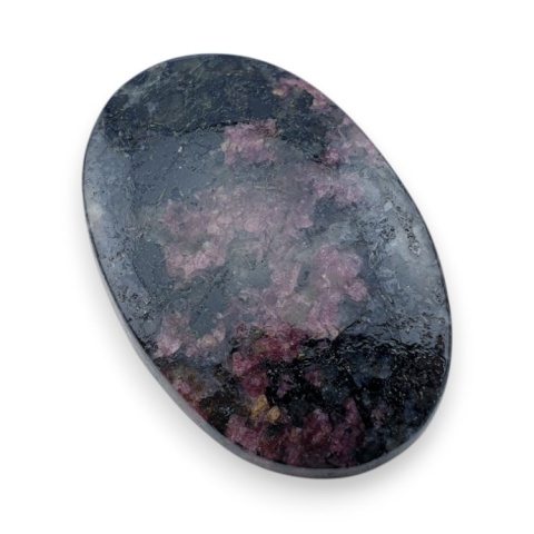 Eudialit kaboszon 33x22 mm nr 39