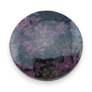 Eudialyte cabochon fi 31x mm no 36
