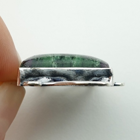 Rubin w zoisycie zawieszka 22x22 mm nr 46