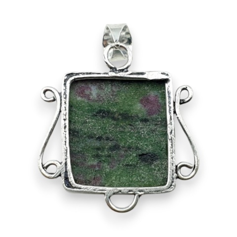 Rubin w zoisycie zawieszka 24x22 mm nr 28