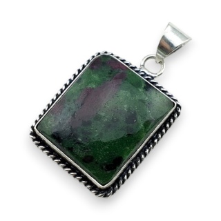 Rubin w zoisycie zawieszka 27x25 mm nr 29