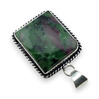 Rubin w zoisycie zawieszka 27x25 mm nr 29