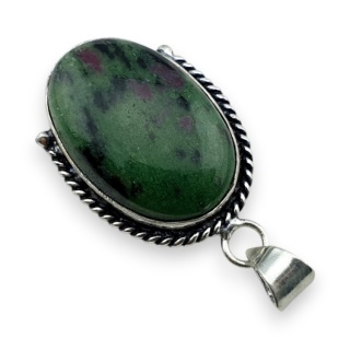 Rubin w zoisycie zawieszka 29x20 mm nr 62