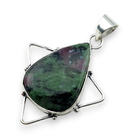 Rubin w zoisycie zawieszka 29x21 mm nr 63