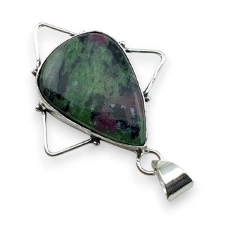 Rubin w zoisycie zawieszka 29x21 mm nr 63