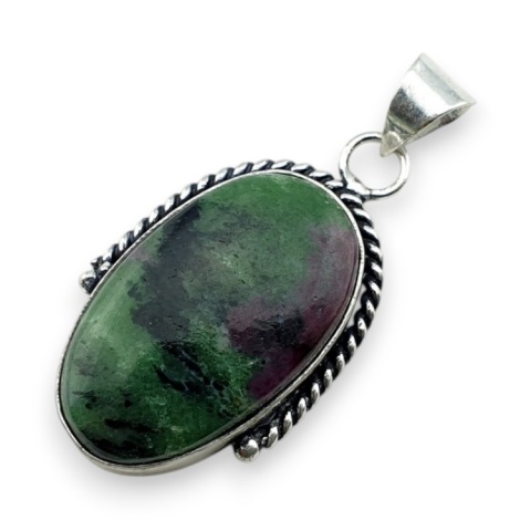 Rubin w zoisycie zawieszka 30x19 mm nr 33