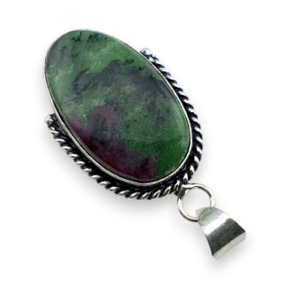 Rubin w zoisycie zawieszka 30x19 mm nr 33