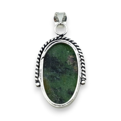 Rubin w zoisycie zawieszka 30x19 mm nr 33