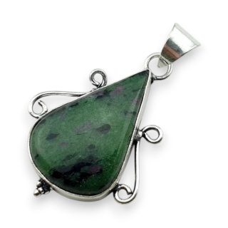 Rubin w zoisycie zawieszka 30x19 mm nr 58