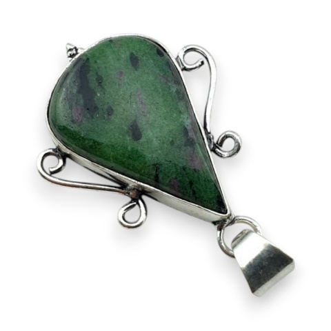 Rubin w zoisycie zawieszka 30x19 mm nr 58