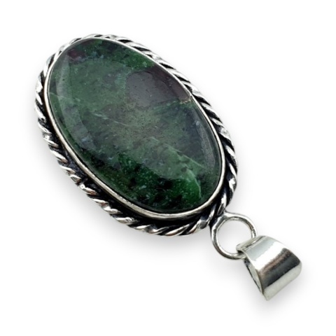 Rubin w zoisycie zawieszka 30x21 mm nr 66