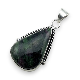 Rubin w zoisycie zawieszka 32x24 mm nr 26