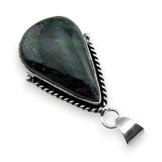 Rubin w zoisycie zawieszka 32x24 mm nr 26