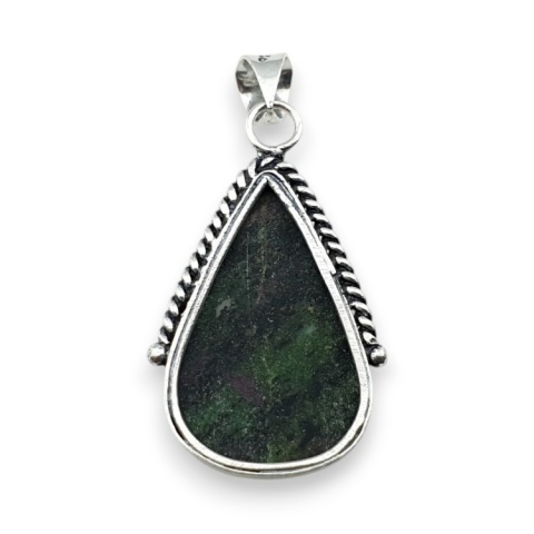 Rubin w zoisycie zawieszka 32x24 mm nr 26