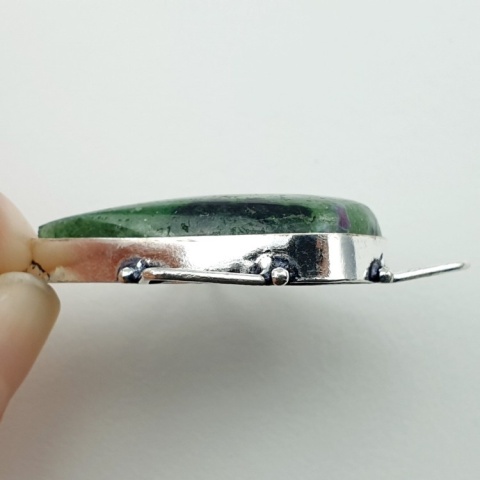 Rubin w zoisycie zawieszka 32x24 mm nr 31