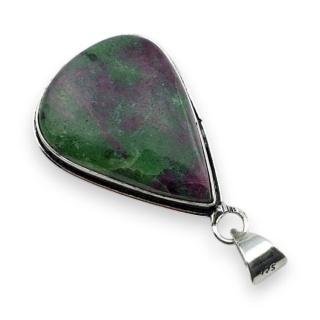 Rubin w zoisycie zawieszka 33x26 mm nr 21