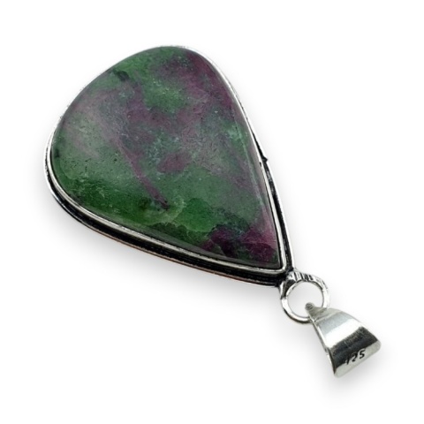 Rubin w zoisycie zawieszka 33x26 mm nr 21