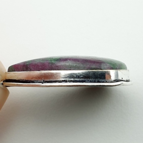 Rubin w zoisycie zawieszka 33x26 mm nr 21